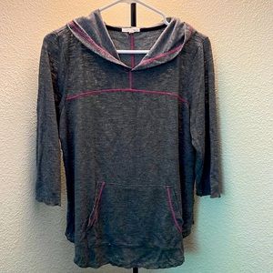 Hooded light-knit shirt.